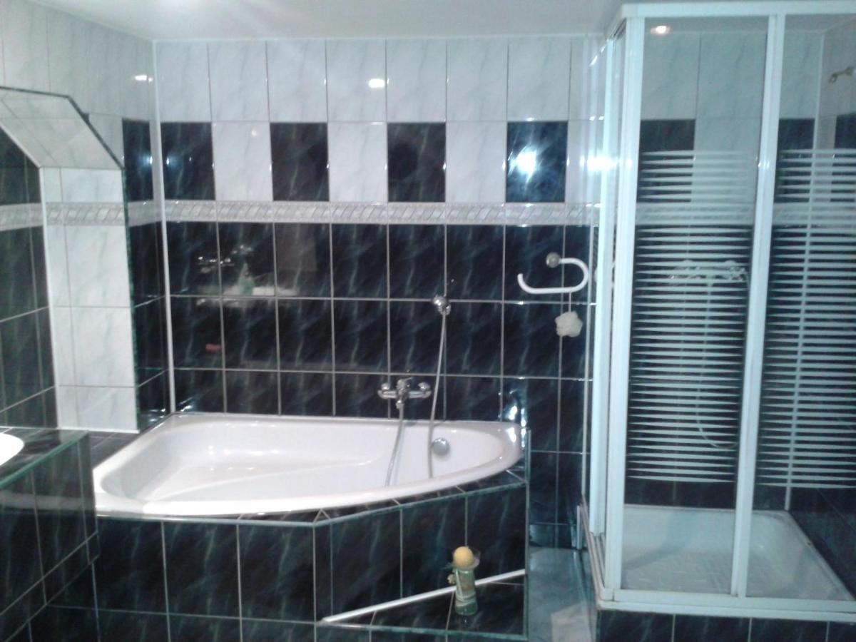 Spacious Holiday Home In Stara Kamienica With Pond Exterior photo